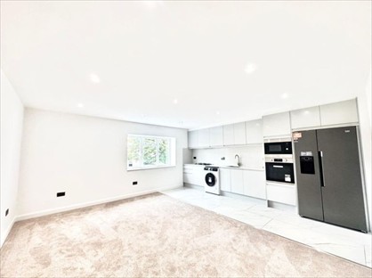 3 Bed Detached House, Long Lane, CR0