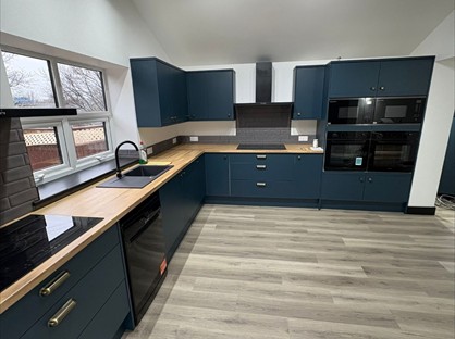 Room in a Shared House, Oldham Road, OL11