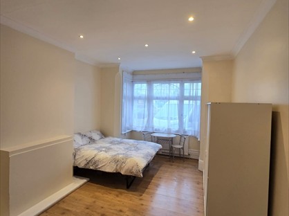 Room in a Shared House, Bowes Road, N13