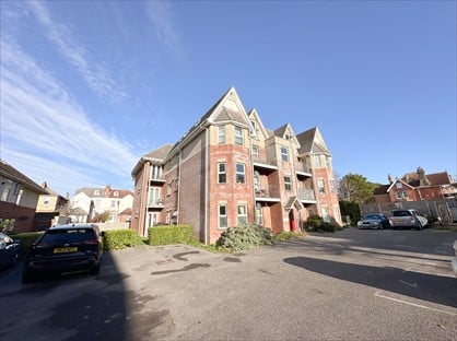2 Bed Flat, Albercourt, BH5