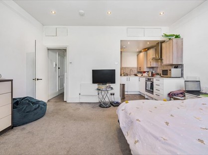 Studio Flat, Cranes Park, KT5