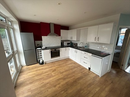 4 Bed Semi-Detached House, Cassiobury Avenue, TW14