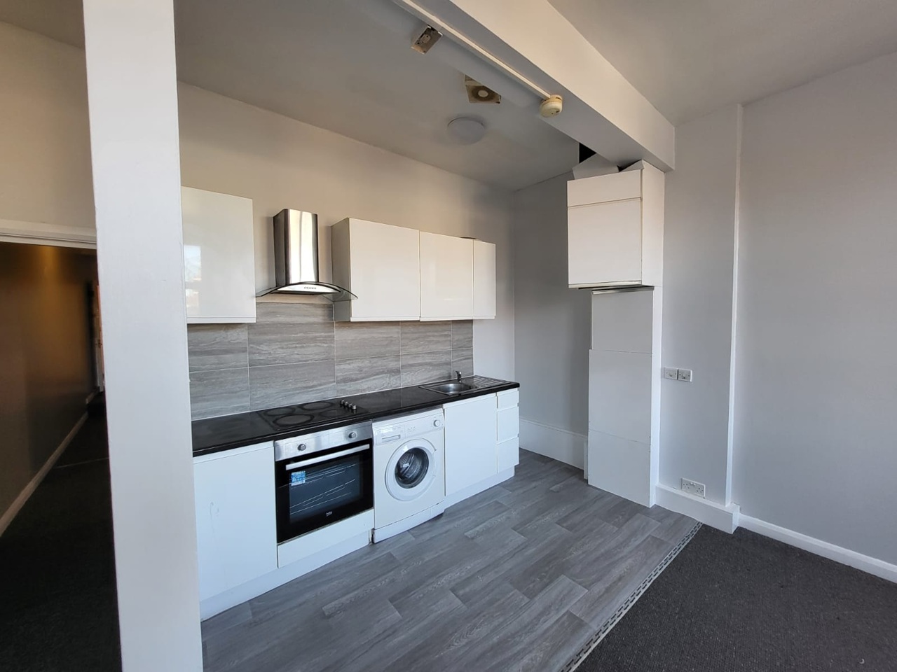 London - 1 Bed Flat, High Street, NW10 - To Rent Now for £1,350.00 p/m