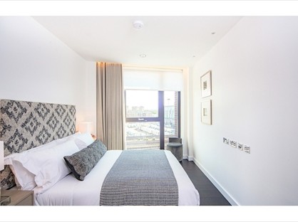 2 Bed Flat, Charles Clowes Walk, SW11