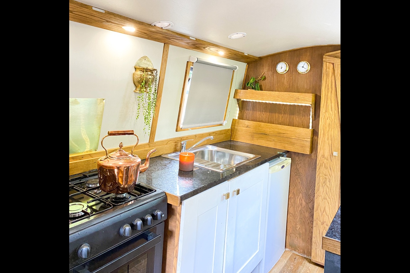 London - 1 Bed House Boat, Lark Row, E2 - To Rent Now for £1,300.00 p/m