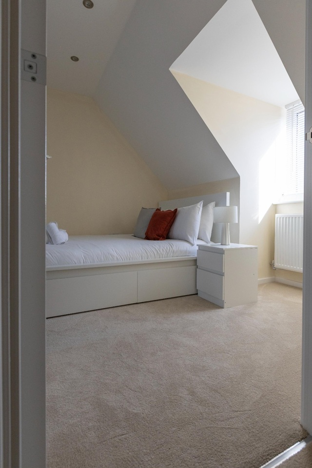 Additional image 3 of 3 Bed Semi-Detached House, Eskdale Drive Short Term Rental, OX11, N1 7GU