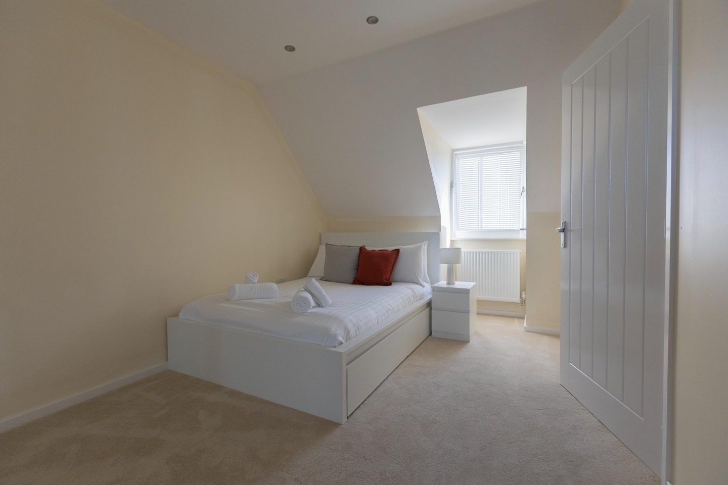 Additional image 4 of 3 Bed Semi-Detached House, Eskdale Drive Short Term Rental, OX11, N1 7GU