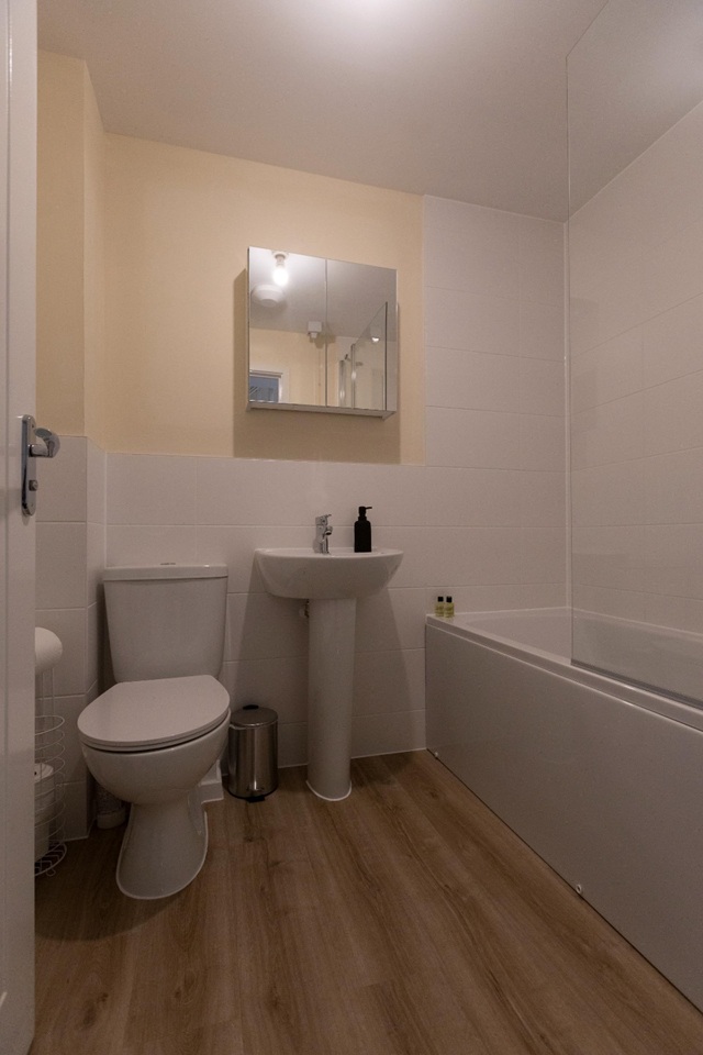 Additional image 11 of 3 Bed Semi-Detached House, Eskdale Drive Short Term Rental, OX11, N1 7GU