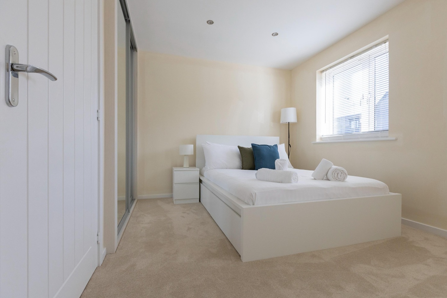 Additional image 15 of 3 Bed Semi-Detached House, Eskdale Drive Short Term Rental, OX11, N1 7GU