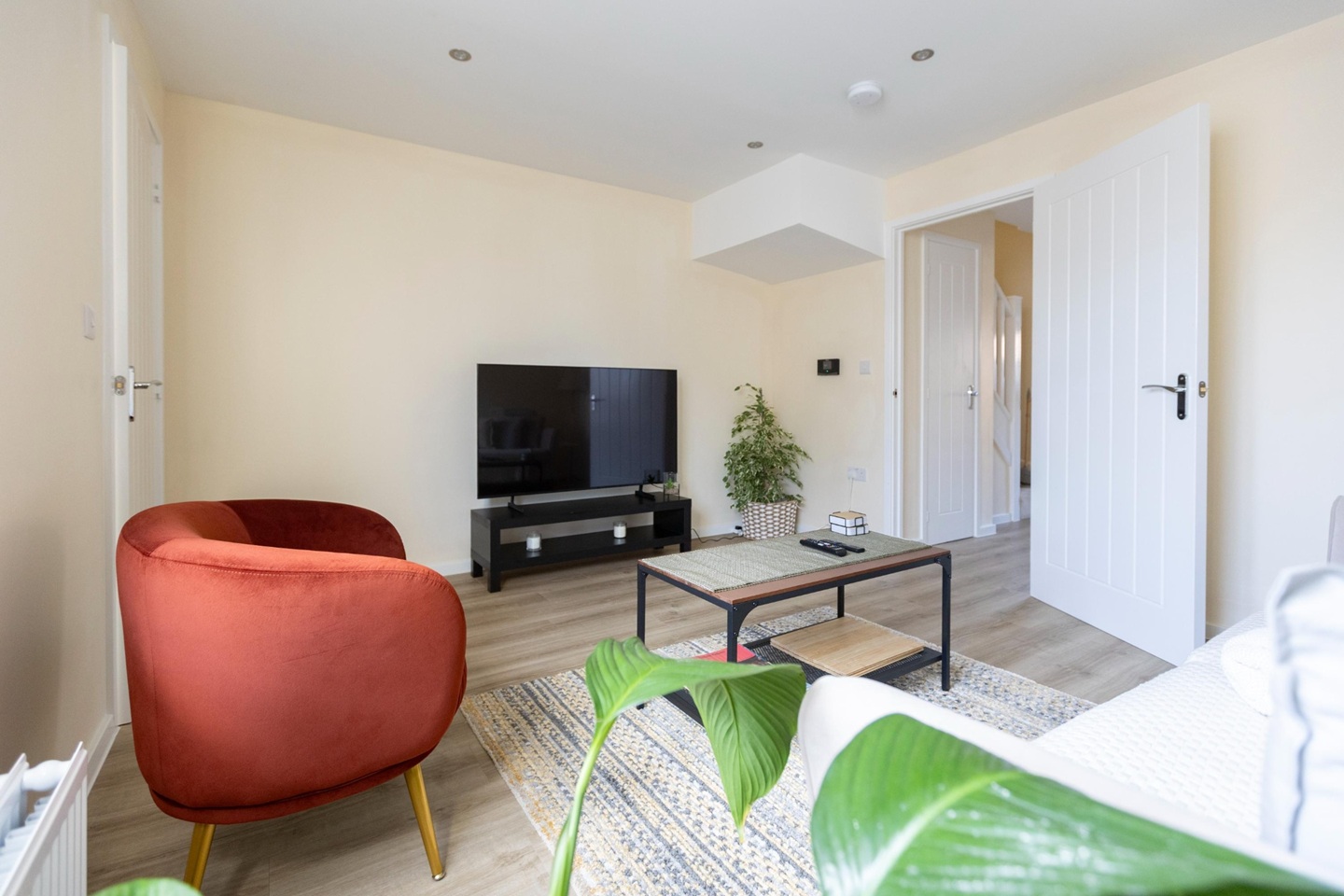 3 Bed Semi-Detached House, Eskdale Drive Short Term Rental, OX11, N1 7GU