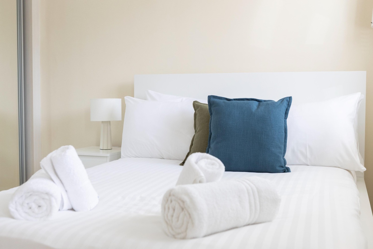 Additional image 34 of 3 Bed Semi-Detached House, Eskdale Drive Short Term Rental, OX11, N1 7GU