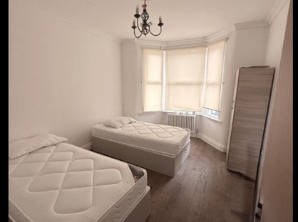 Room in a Shared House, Clive Road, EN1