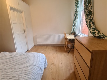 Room in a Shared House, King Street, SK16