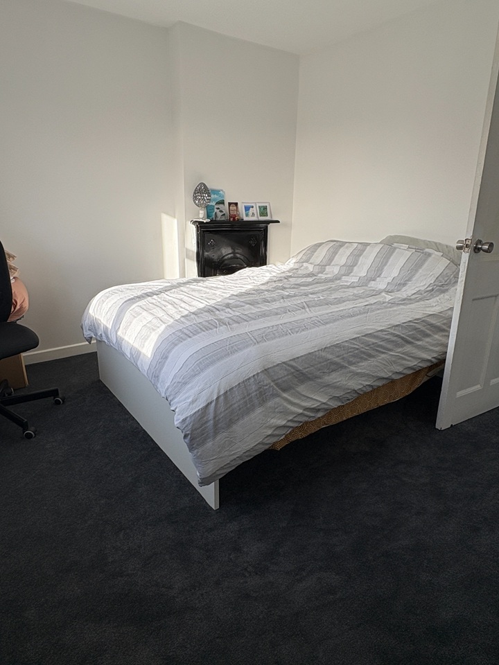 1 Bed Semi-Detached House, Laburnum Road, SO16, N1 7GU