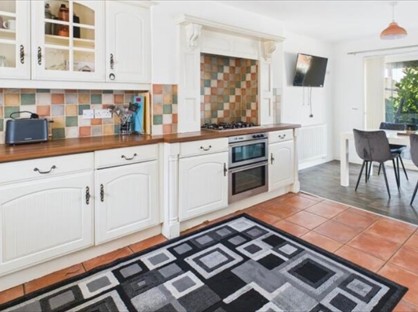 3 Bed Detached House, Warren Hill, DE11