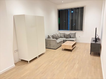 1 Bed Flat, Very Near Riverbank Way Area, TW8