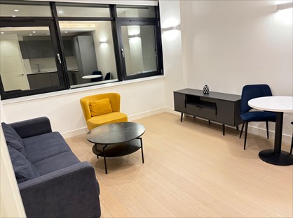 1 Bed Flat, Very Near New Horizons Court Area, TW8