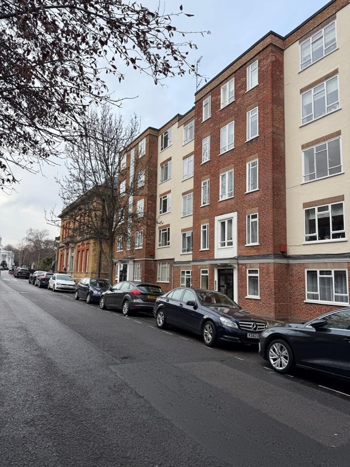 2 Bed Flat, Charlbert Court, NW8 photo 2
