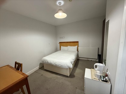 Room in a Shared House, Epsom Road, KT17