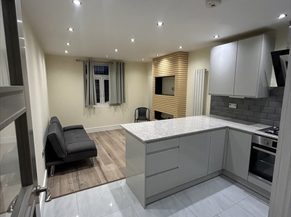 2 Bed Flat, High Street, HA6