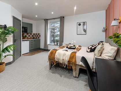 Room in a Shared House, Victoria Road, SK16