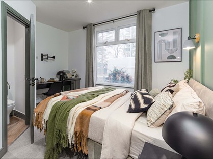 Room in a Shared House, Victoria Road, SK16