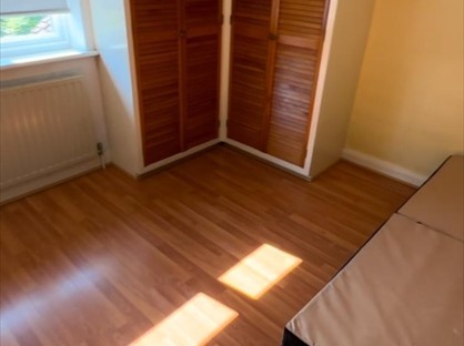 Room in a Shared House, Ashley Avenue, IG6