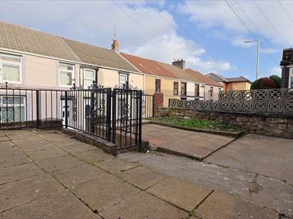 2 Bed Terraced House, Wind Street, CF44