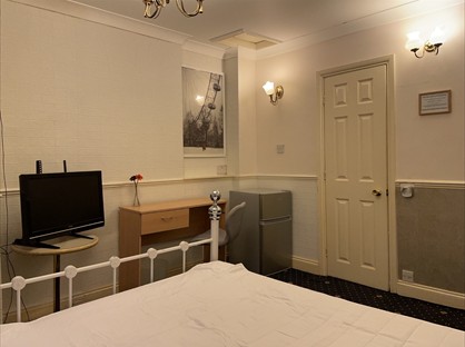 Room in a Shared House, Sussex Gardens, W2