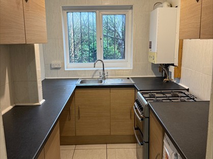 2 Bed Bungalow, Sarnesfield Close, M12