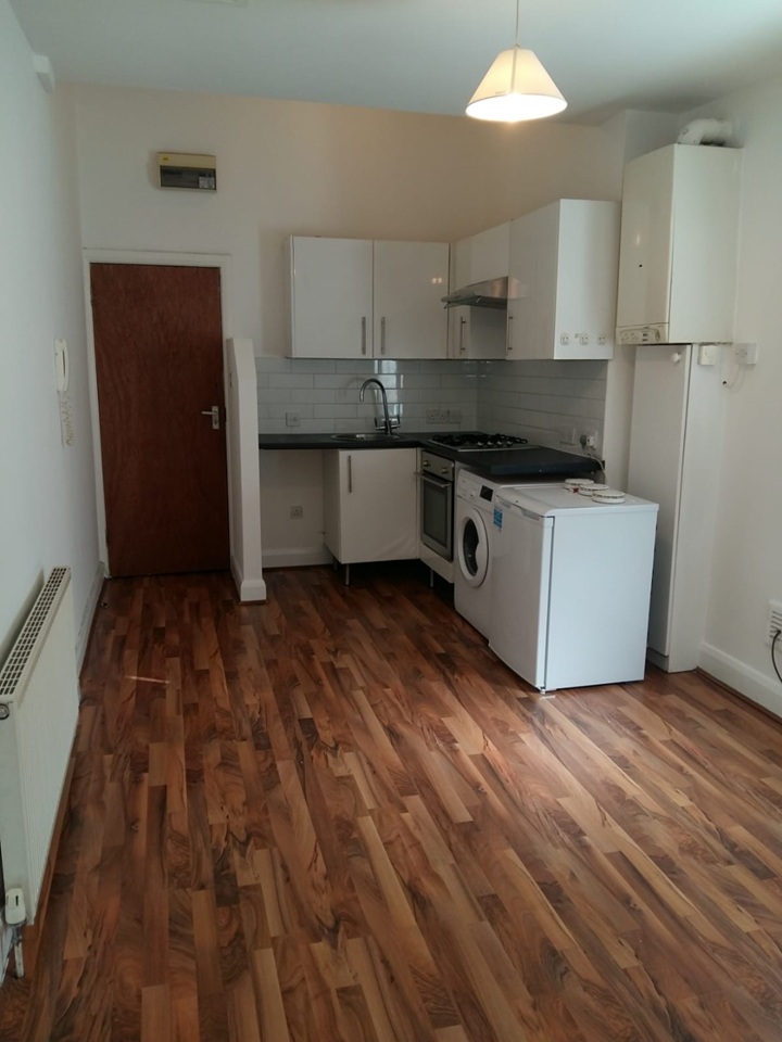london-1-bed-flat-broadwater-road-n17-to-rent-now-for-1-350-00-p-m