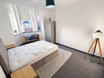 Room in a Shared House, Alma Street, M30