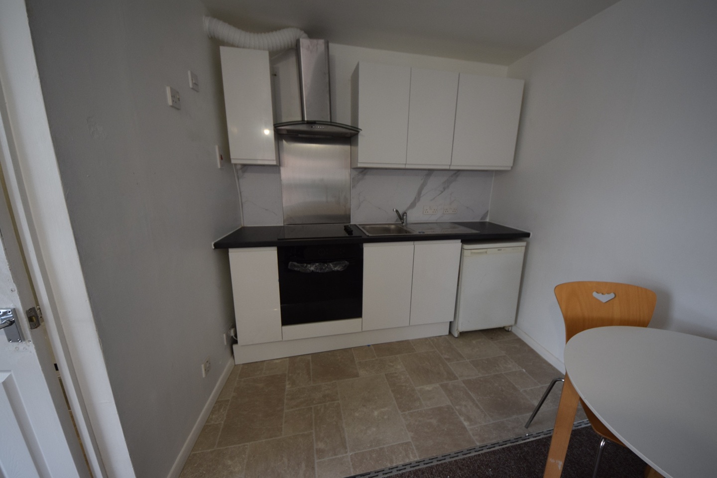Studio Flat, George St, RG1 photo 4
