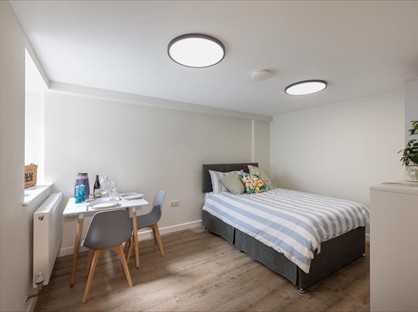 Room in a Shared House, High Street, RH4