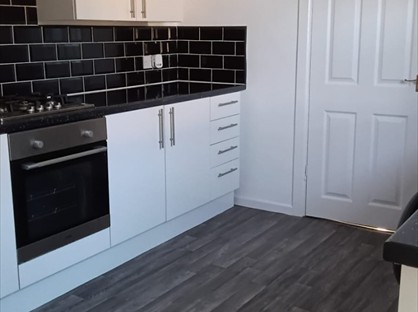 1 Bed Flat, Main Road, SA10