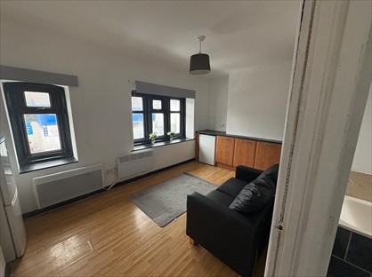 1 Bed Flat, Clydach, SA6