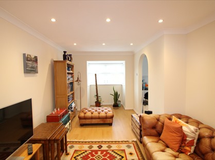 2 Bed Flat, Monmouth Close, W4