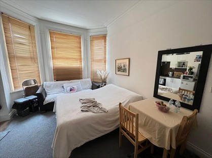 Studio Flat, Station Road, NW4
