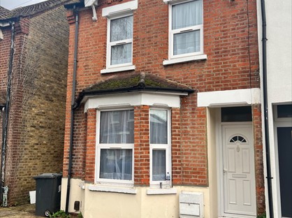 4 Bed Semi-Detached House, College Avenue, SL1