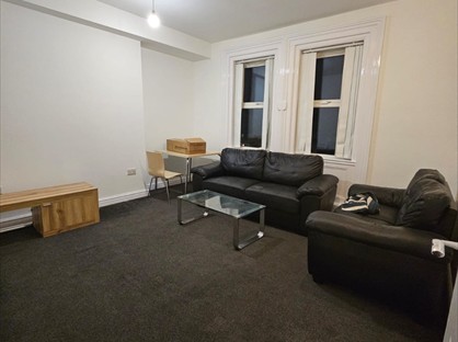 2 Bed Flat, The Oaks, M7
