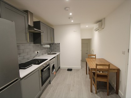 3 Bed Flat, Parkgate Road, SW11