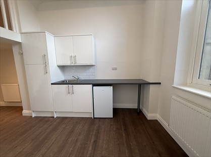 Studio Flat, Friern Barnet Road, N11