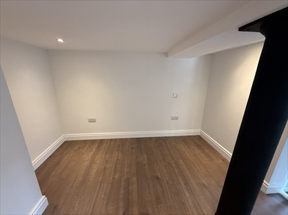 Studio Flat, Friern Barnet Road, N11