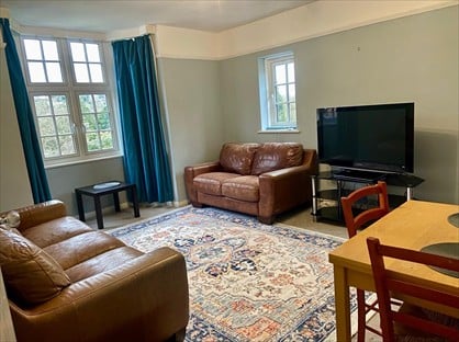 2 Bed Flat, Lawn Road, GU2