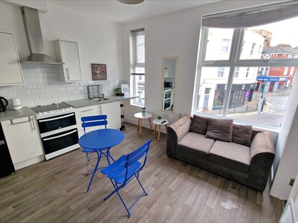 1 Bed Flat, Heron Court Road, BH3