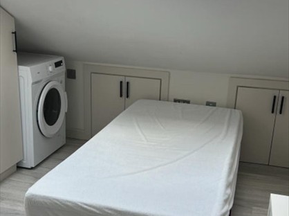 Studio Flat, Kennet Close, SW11