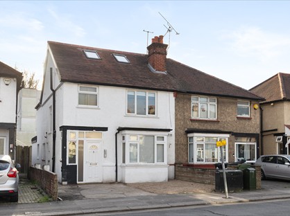 Studio Flat, Chase Road, KT19