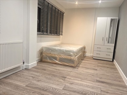 Room in a Shared House, High Barrets, SS14