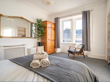 2 Bed Flat, Cathcart Place, EH11