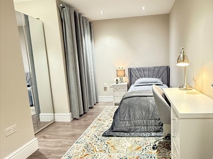 Room in a Shared House, Cottenham Park Road, SW20